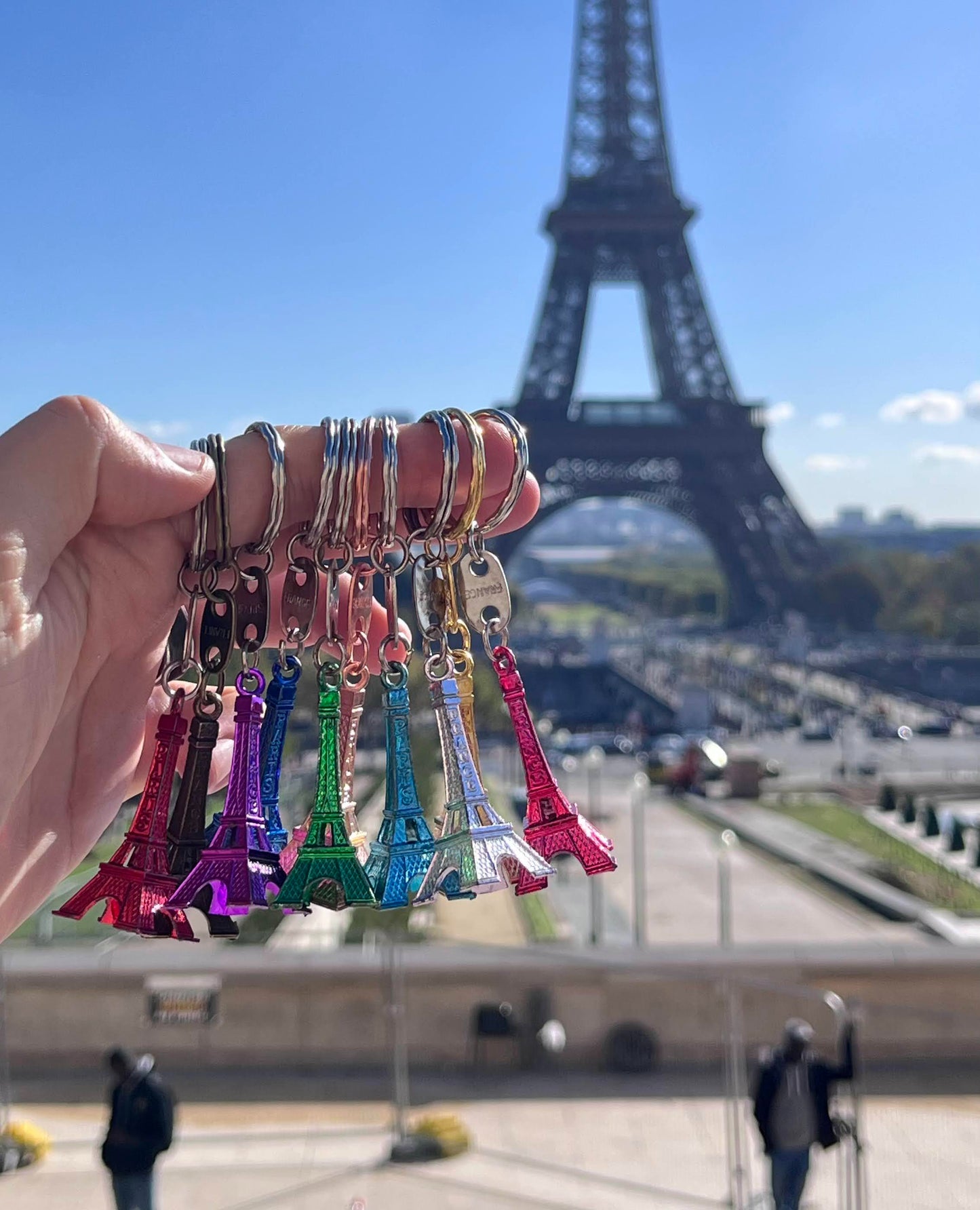 Set of 10 Eiffel Tower Keychains – Bulk Paris Souvenirs for Special events & Gifts